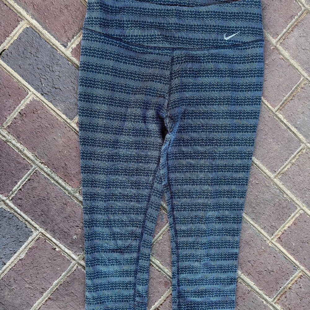 NIke Patterned Cropped Leggings